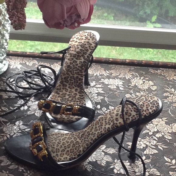 Heels - Picture 2 of 3